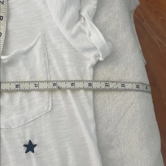 The Quinn V-Neck Tee by Pilcro - Picture 15 of 16